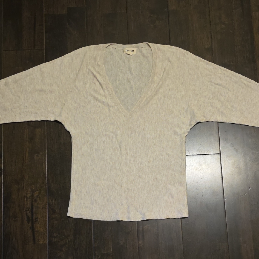 Chaser Light Gray V-Neck Sweater